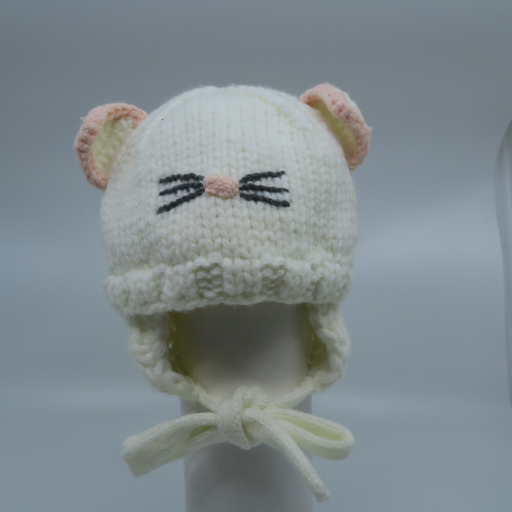 Unknown Brand Girls White Winter Hat size: 0-6 Months